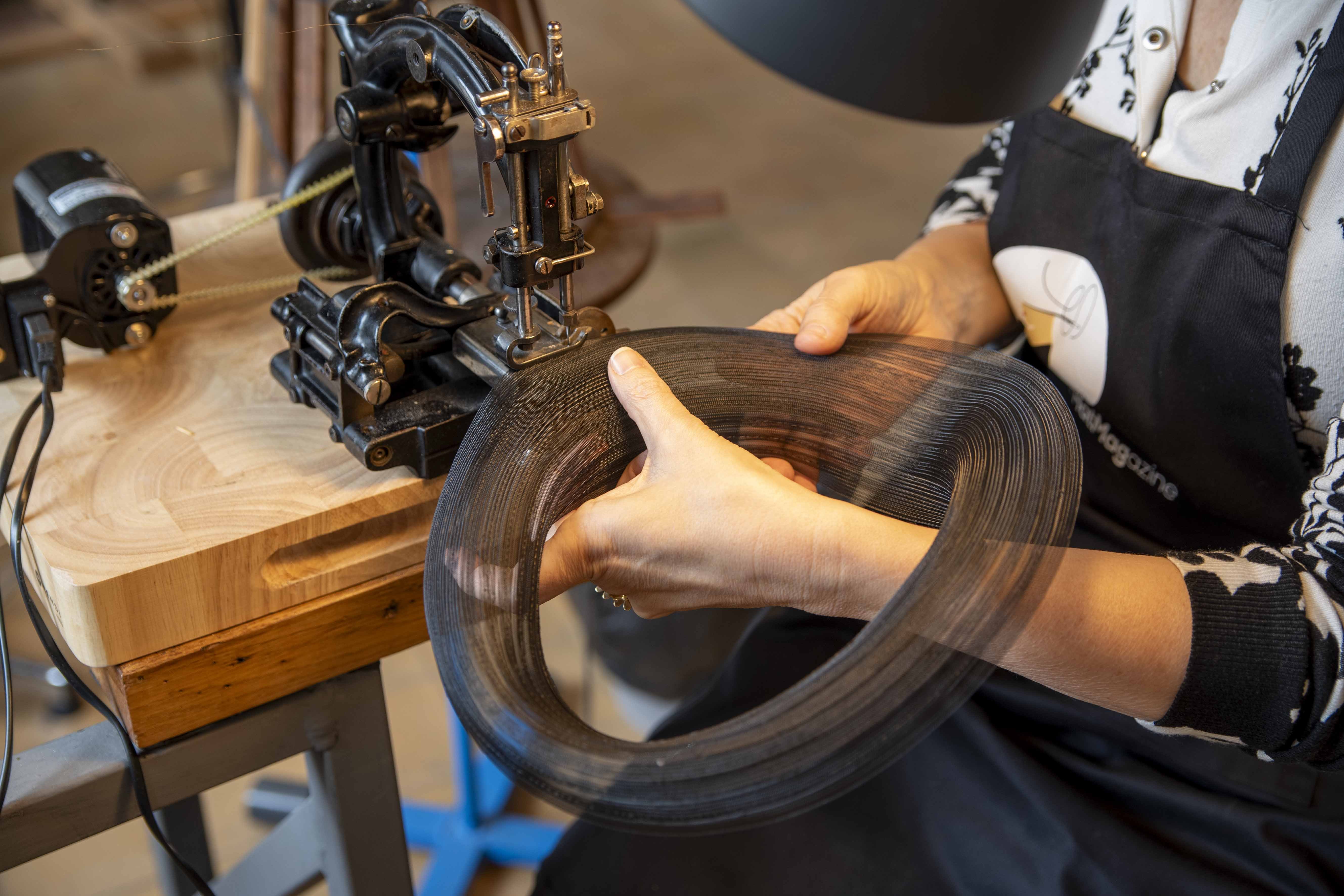 Paille cousue machine perfectionnement