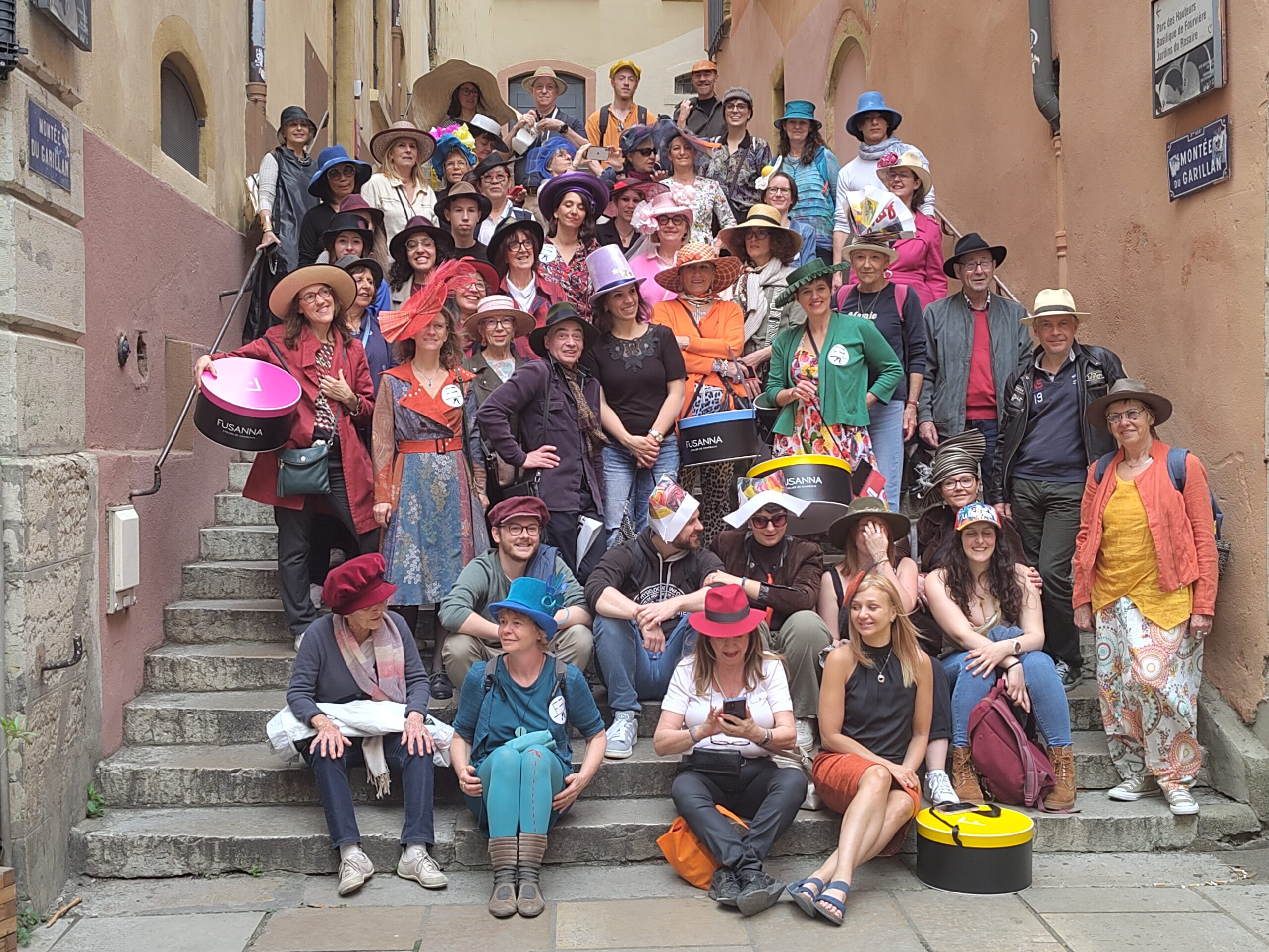 Photo de groupe à Lyon pour l'évènement Sortez votre chapeau 2024
