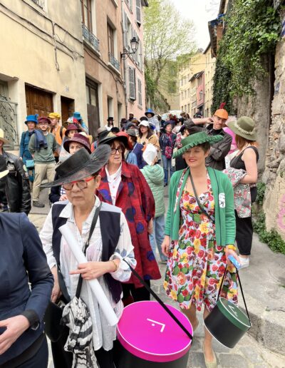 Des chapeaux dans les rues de Lyon en 2024